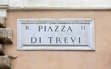 Piazza di Trevi sokak işareti Roma, İtalya
