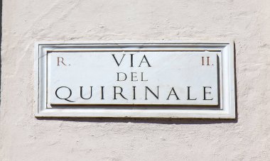 Via del Quirinale sokak işareti Roma, İtalya