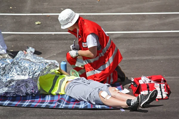 Medische Hulp Bij Het Verkeersongeval — Stockfoto