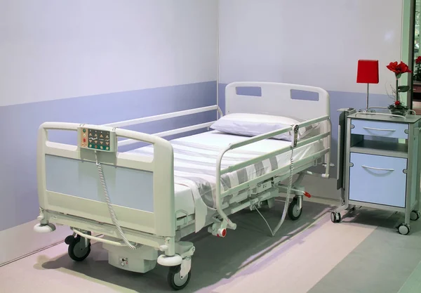 Cama Ambulatoria Con Monitores — Foto de Stock