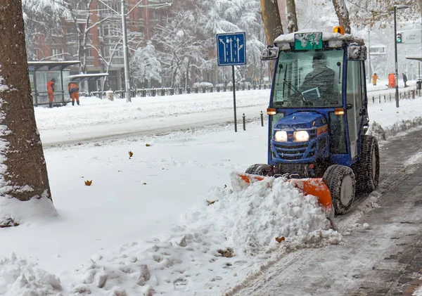 Sneeuw Schoonmaken Met Machine Straat — Stockfoto