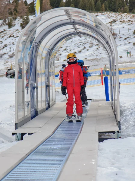 Mädchen Auf Dem Skiteppich — Stockfoto