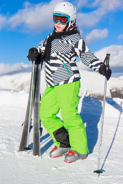 Menina Neve Com Esqui — Fotografia de Stock