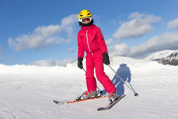 Menina Neve Com Esqui — Fotografia de Stock