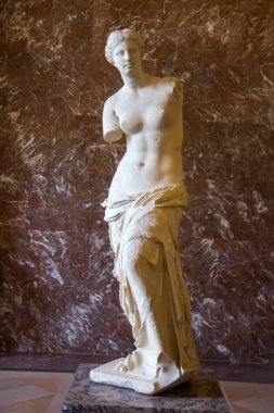 Paris 'teki Louvre Müzesindeki Venus de Milo heykeli.