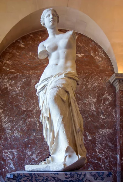 The Venus de Milo statue in Louvre museum in Paris — Stock Photo, Image