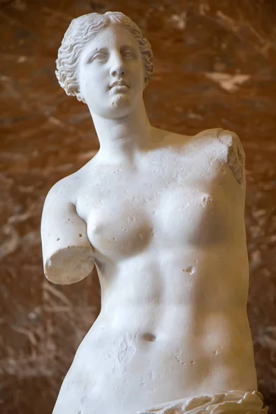 Estatua de Venus de Milo en el Museo del Louvre de París — Foto de Stock