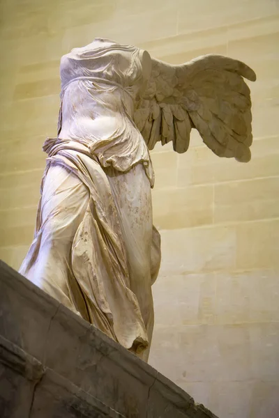 Nike (Victoria) de Samotracia en el museo del Louvre en Francia Imagen De Stock