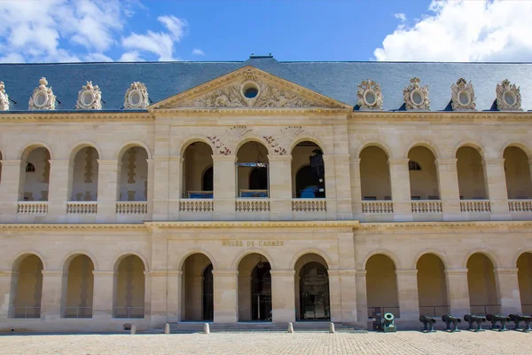 Vista para o pátio interno do Palácio Les Invalides, Paris — Fotografia de Stock