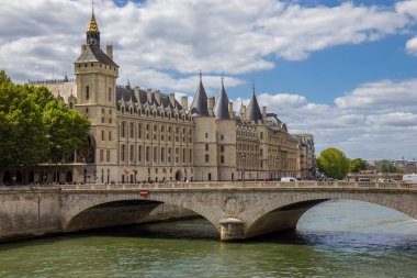 Paris manzarası Seine nehrinden