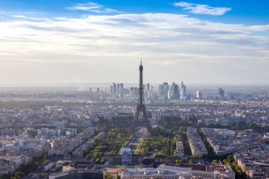 Paris'te Eyfel Kulesi'ne havadan görünümü