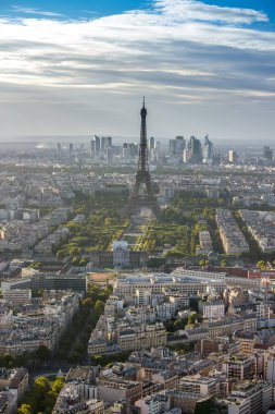 Paris'te Eyfel Kulesi'ne havadan görünümü