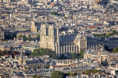 Notre Barajı Katedrali ile Paris 'in havadan görünüşü