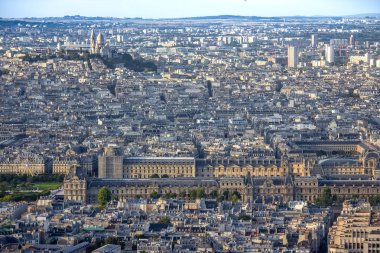 Sacre Coeur Bazilikası ile Paris 'in havadan görünüşü