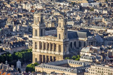 Saint Sulpice Kilisesi ile Paris 'in havadan görünüşü