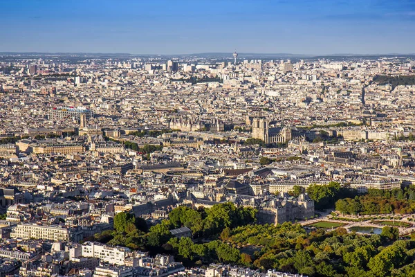 Вид с воздуха на Париж с собором Нотр-Дам — стоковое фото