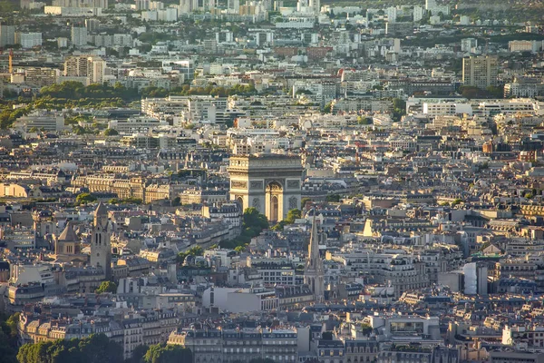 Veduta aerea di Parigi con arco trionfale — Foto Stock