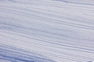 Karda donmuş çizgiler