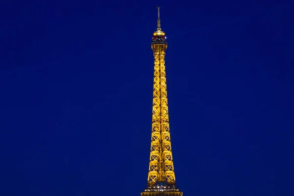 Eiffel tower in Paris by night — Stock Photo, Image