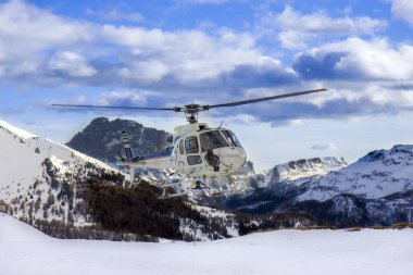 yüksek dağlarda helikopter