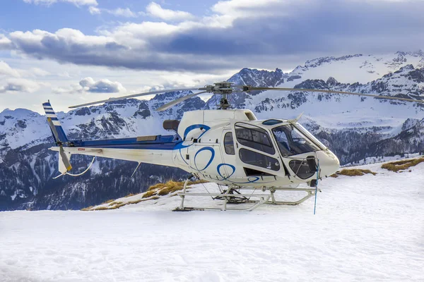 Helicóptero Las Altas Montañas — Foto de Stock