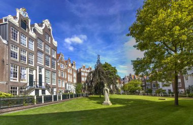 Hollanda, Amsterdam 'daki avlu.