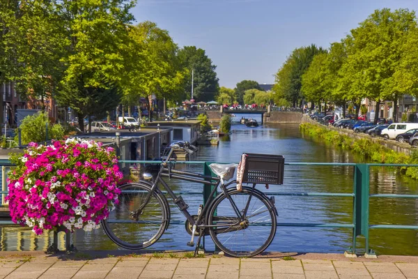 Gyönyörű Kilátás Amszterdam Csatorna — Stock Fotó
