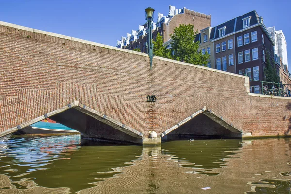 Міст Каналі Амстердамі — стокове фото