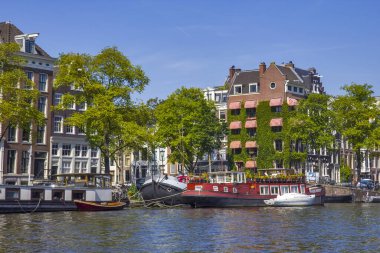 Amsterdam 'da bir gemi.