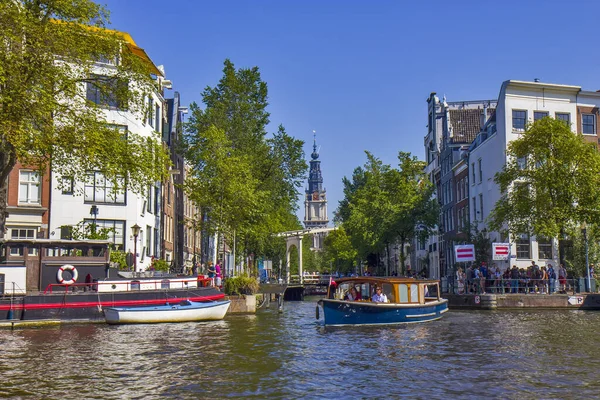 Hajó Folyón Amszterdamban — Stock Fotó