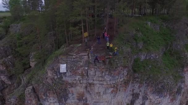 Rope jumping from high mountains, over the river — Stock Video