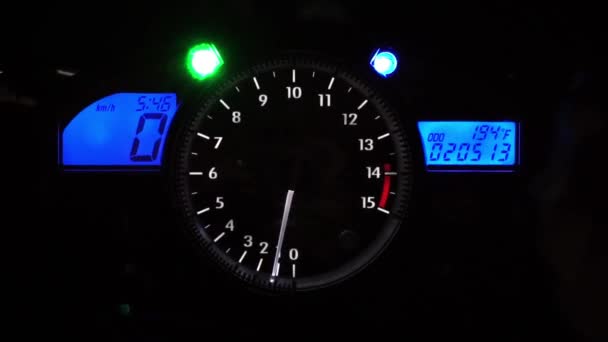 Close-up of car motorbike tachometer and speedometer revs through gear changes — Stock Video