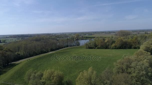 Ijssel River, D-günlük Hollandalı peyzaj üzerinde uçmak — Stok video