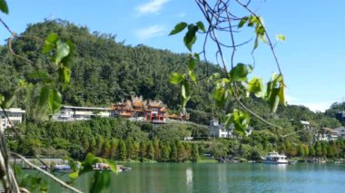 Longfeng tapınak Gölü ile 