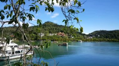 Gölde geçirerek tekne