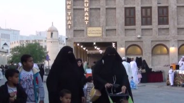 Souq Waqif örtülü kadınlarda