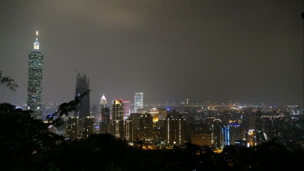 Skyline von Taipeh bei Nacht — Stockvideo