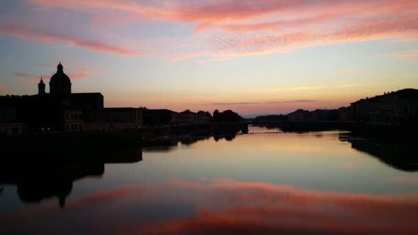 Puesta de sol sobre Ponte Vecchio — Vídeos de Stock