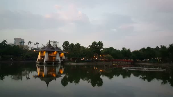 Chungshan πάρκο στο ηλιοβασίλεμα — Αρχείο Βίντεο