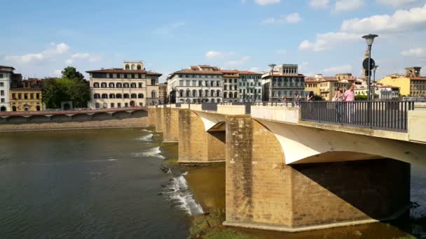 Ponte sul fiume Arno — Video Stock