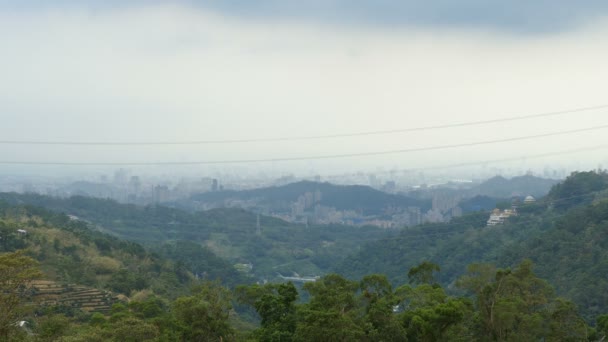 Taipei görünümünden Maokong dağlar — Stok video