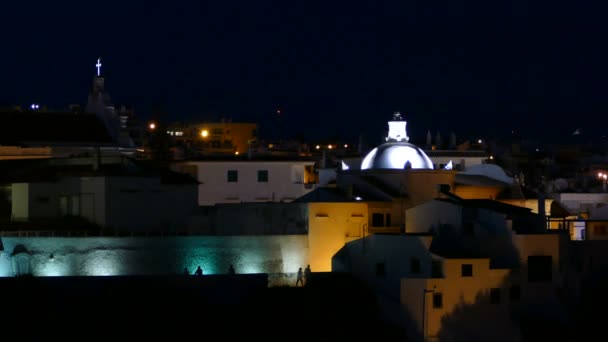 Albufeira Stadtbild bei Nacht — Stockvideo