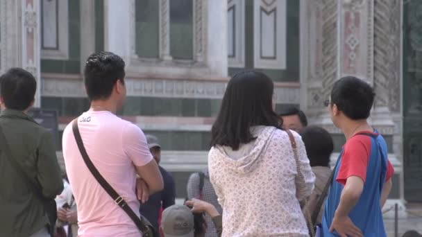 Asian people at Cathedral of Florence — Stock Video