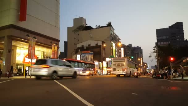 Lalu lintas di jalan Tamsui — Stok Video