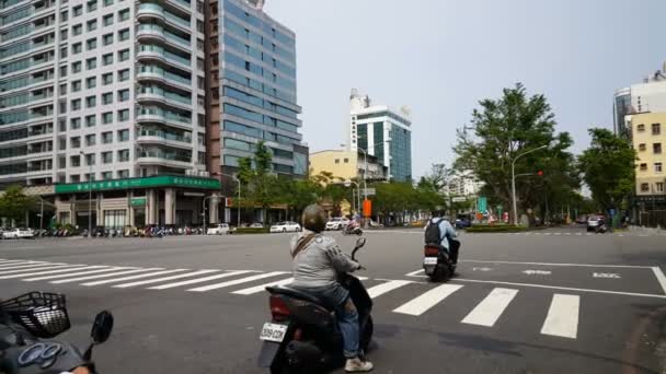 Трафік на вулицях Kaoshiung — стокове відео