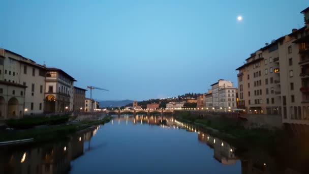 Puesta de sol sobre Ponte Vecchio — Vídeos de Stock