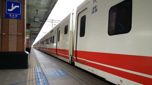 Tchaj-wanu vysokorychlostní vlak — Stock video