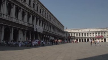 Piazza San Marco insanlara  