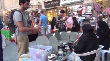 Avrupa adam yemeğini için ödeme 