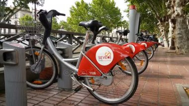 Seville sokaklarında Kiralık Bisiklet